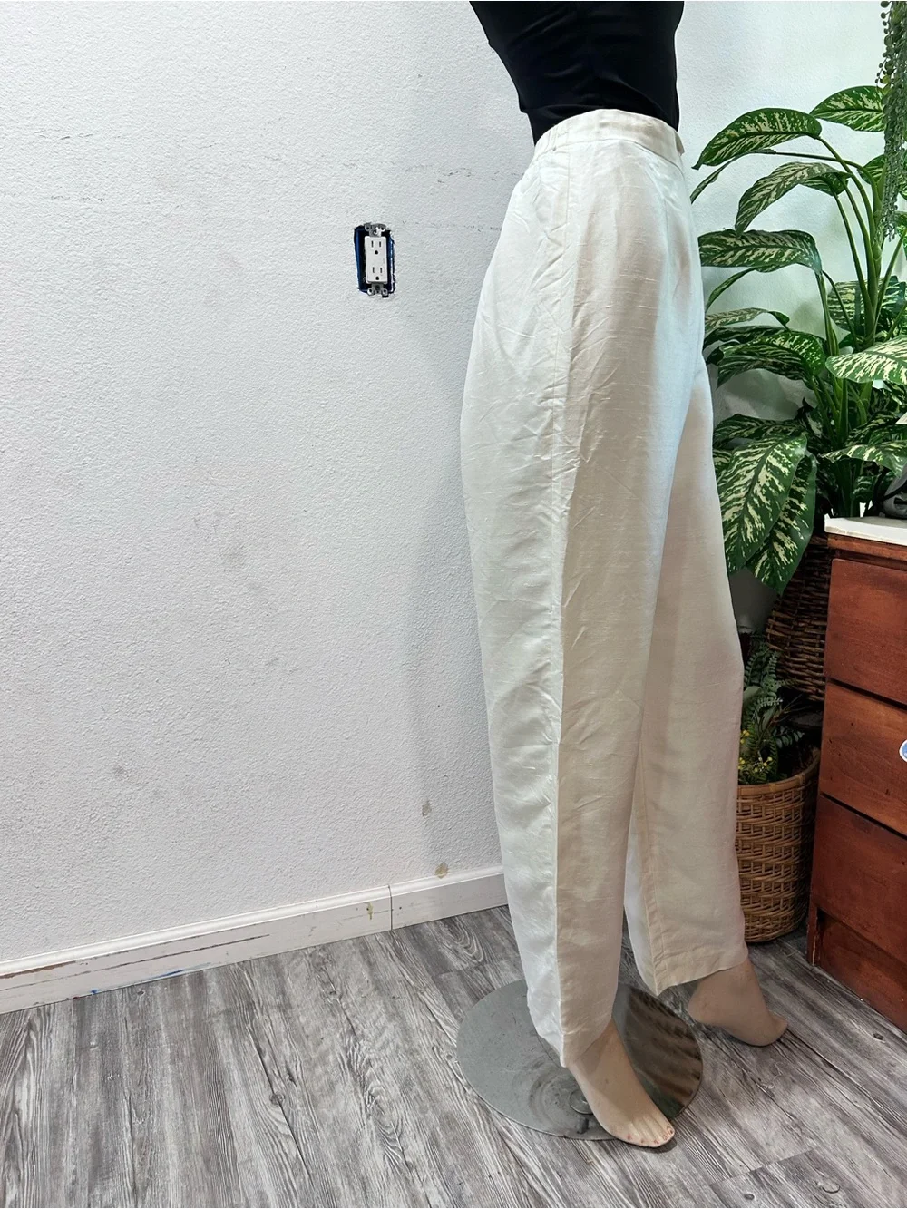 Neiman Marcus High-Rise Wide Leg Pants in Off-White